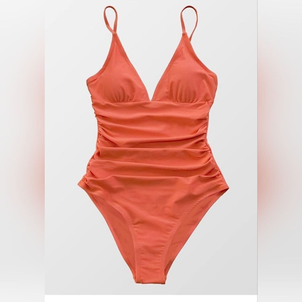 Cupshe womens one piece runched sides makes this very flattering size small